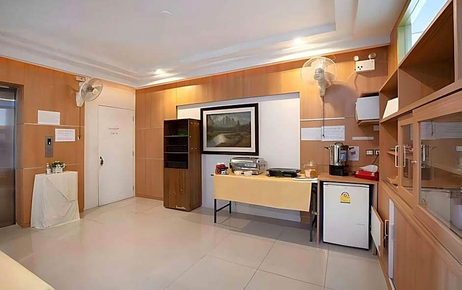 Riski Residence Ngamwongwan