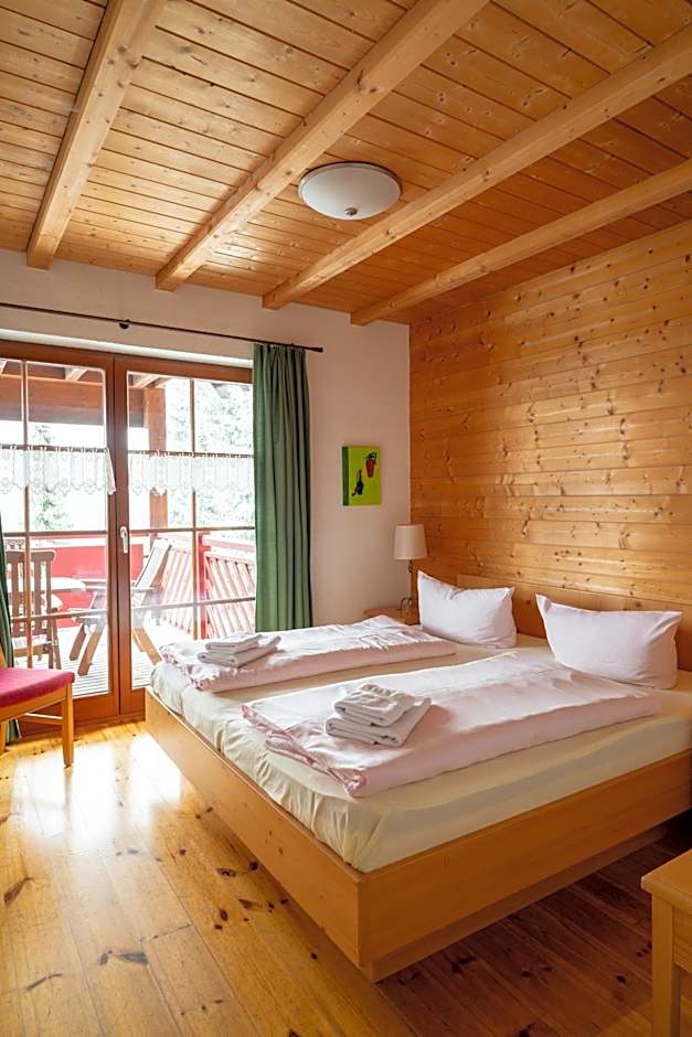 Ferienanlage Zum Silberstollen 2 Häuser am Berg Polderhof und Weißeritzhütte