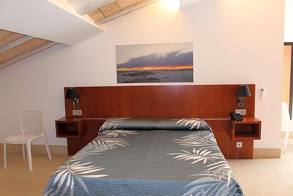 HOTEL ISLA PLANA