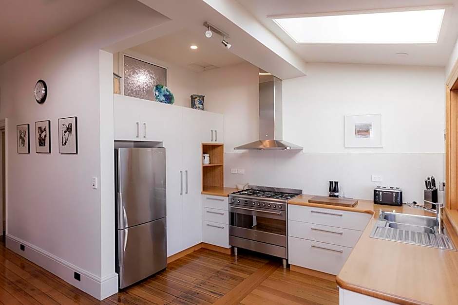 Serenity and style in Sandy Bay