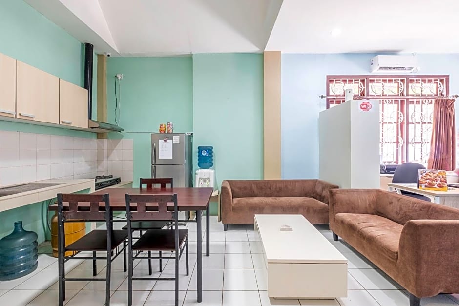 OYO 1568 Stasiun Ka Cirebon Guest House