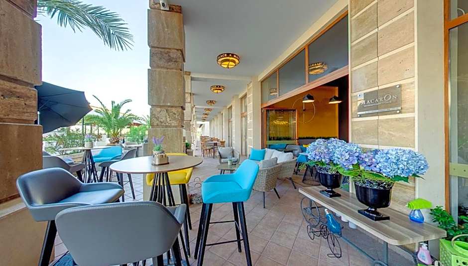 Maria Palace Complex