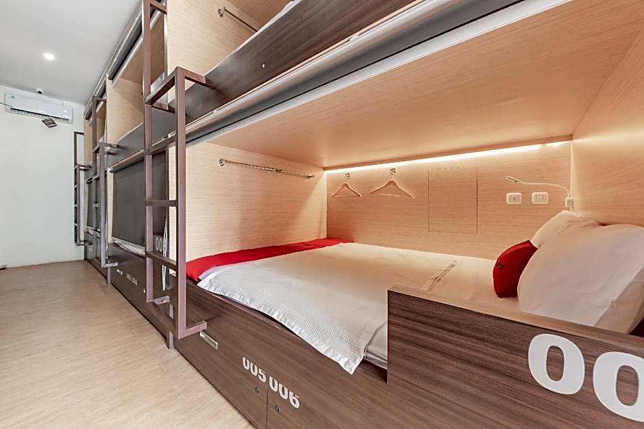 RedDoorz @ Capsule Inn Teuku Umar