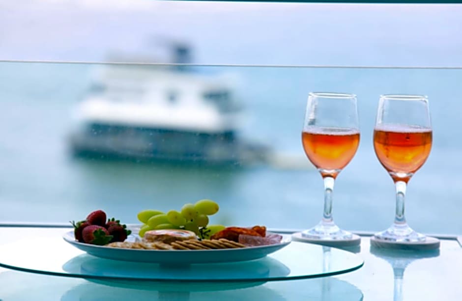 Silvershore Apartments on the Broadwater