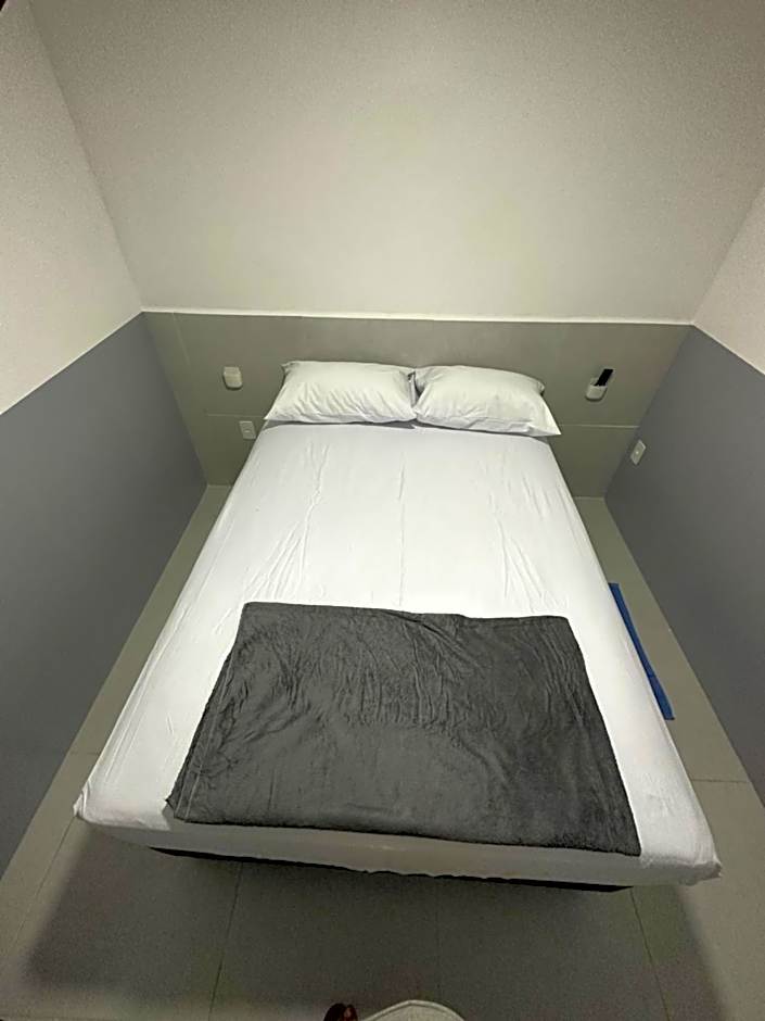 Quarto privativo com banheiro compartilhado em Pousada recém construída,a 500mts do pátio do forró