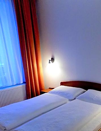 Deluxe Double Room (2 Adults + 1 Child)