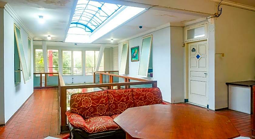 RedDoorz near Batik Tulis Celaket 2