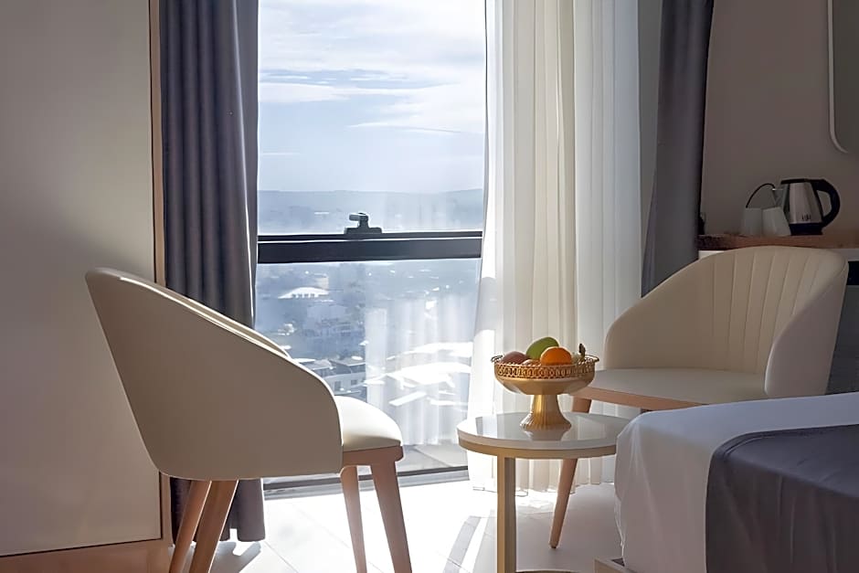 Golden River Hotel By Continent