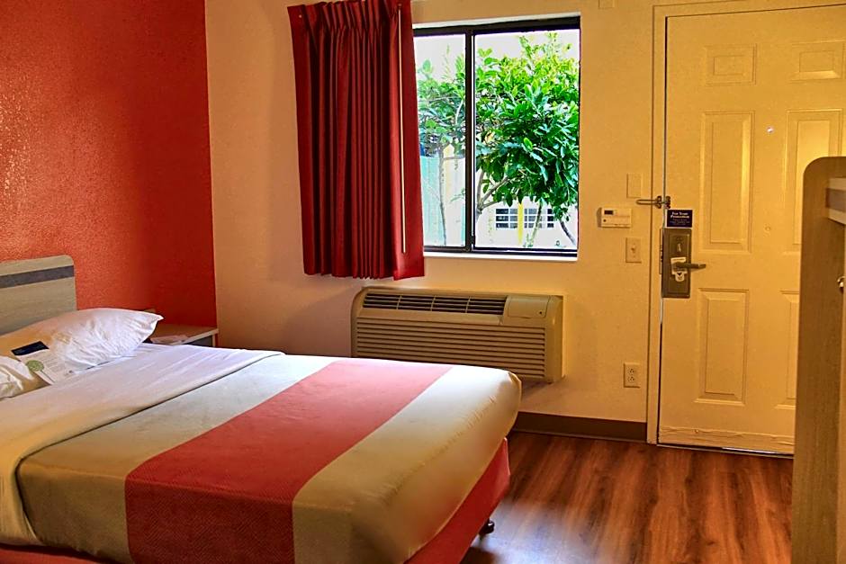 Motel 6-Enfield, CT - Hartford