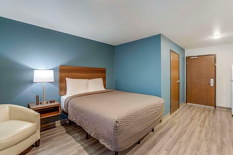 WoodSpring Suites Detroit Farmington Hills