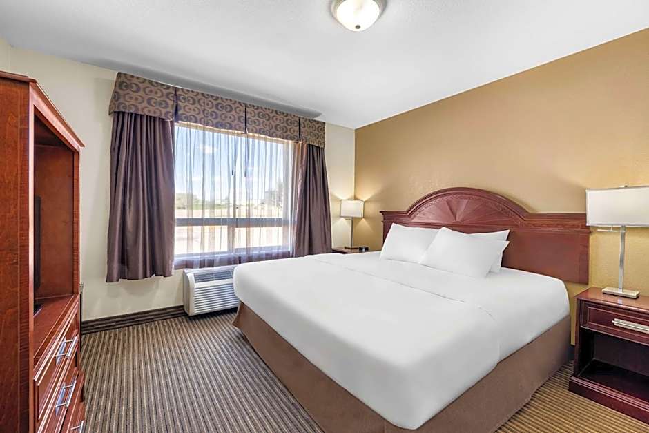 SureStay Plus Hotel by Best Western Drumheller