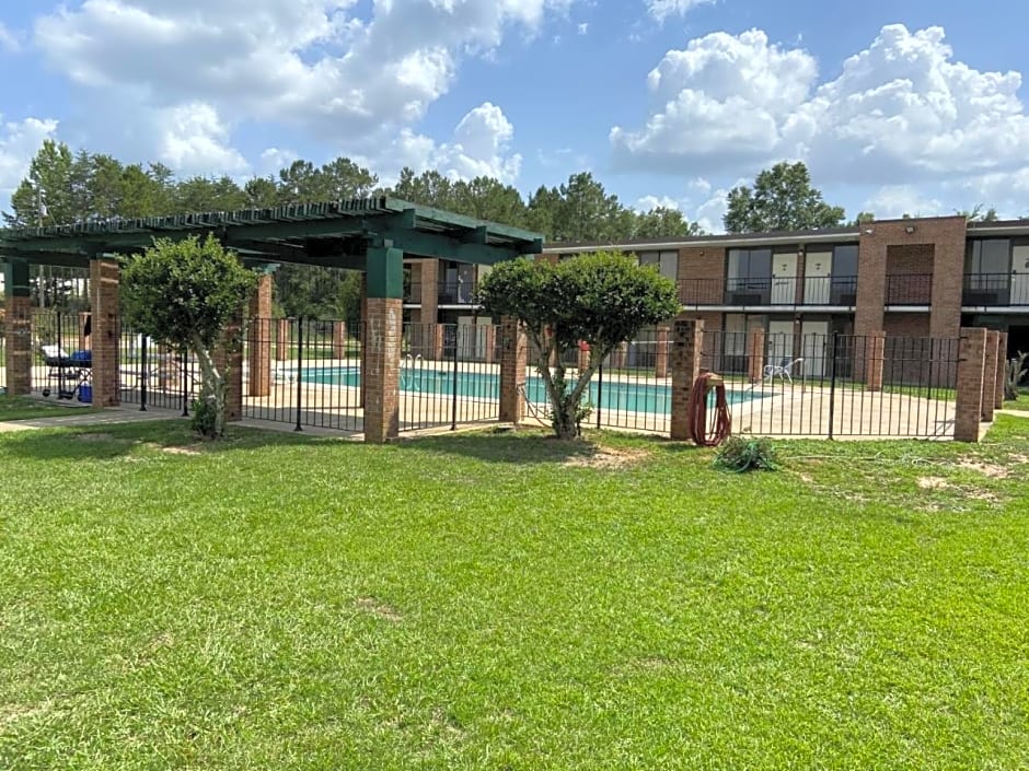 Days Inn by Wyndham Ozark