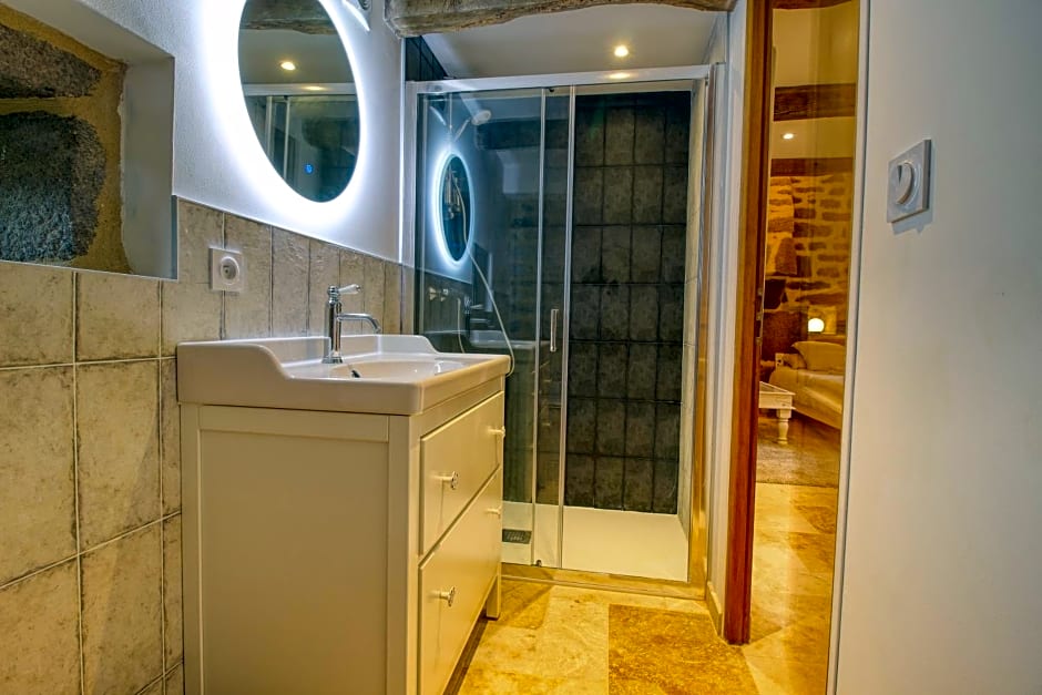 KERBELEG, ferme-manoir du XVè siècle, chambres grand confort