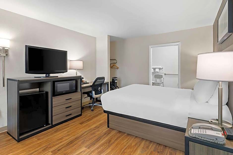 Quality Inn Fayetteville Near Historic Downtown Square