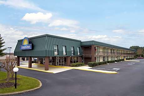 Days Inn by Wyndham Seneca