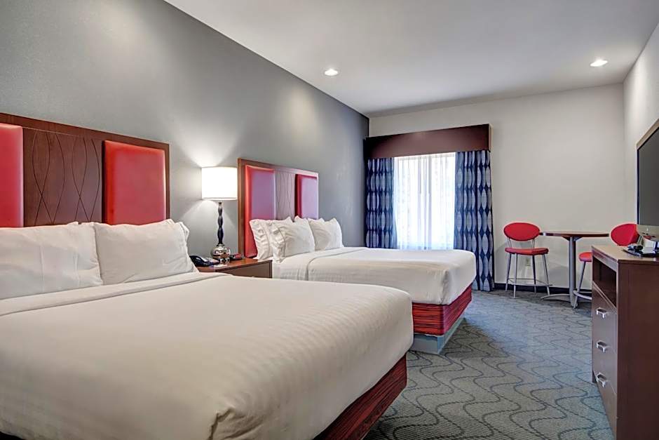 Holiday Inn Express and Suites Oklahoma City North By IHG