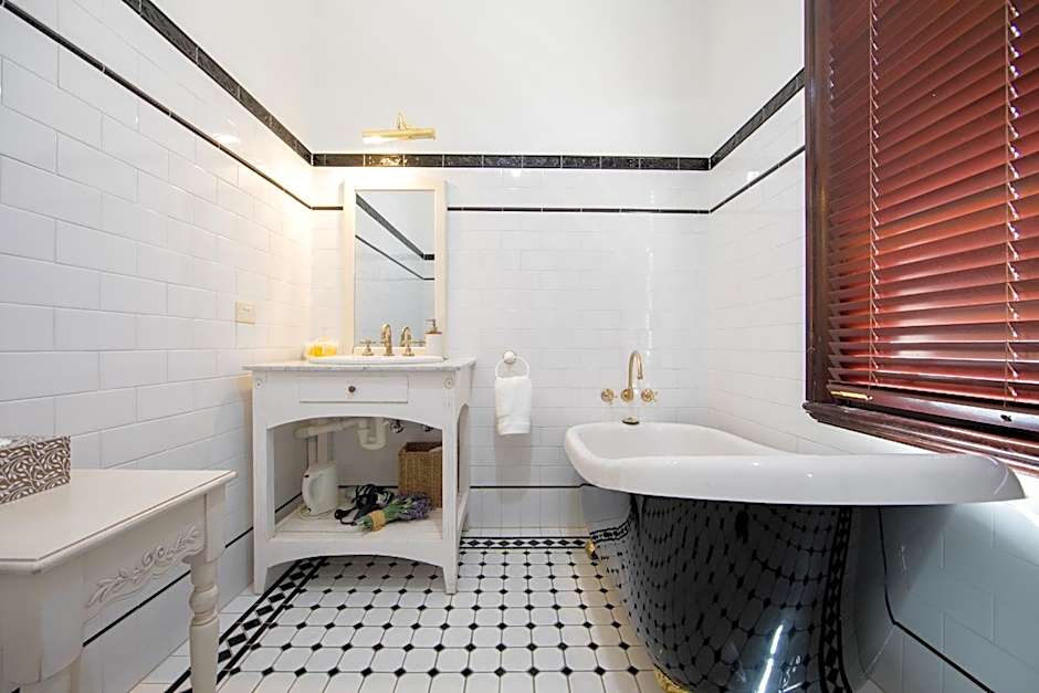 Petersons Armidale Winery and Guesthouse