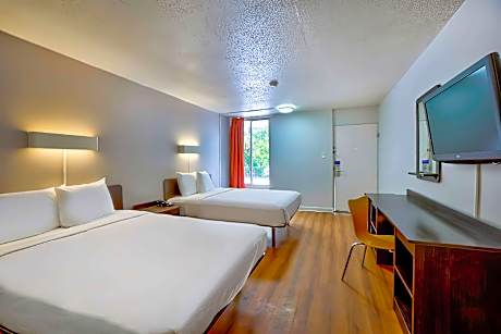 2 Queen Beds | Smoking, Mini Fridge