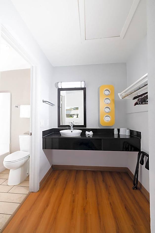 Motel 6 Ontario Airport