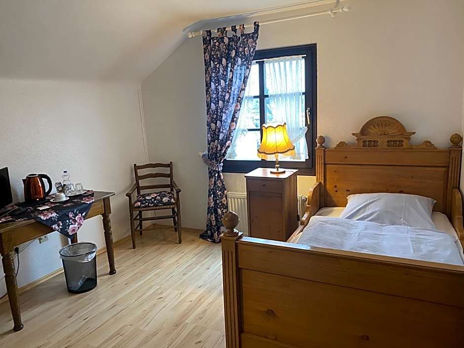 Hotel zur Post Dabringhausen - Quiet Business Hotel near Cologne and Dusseldorf Trade Fairs