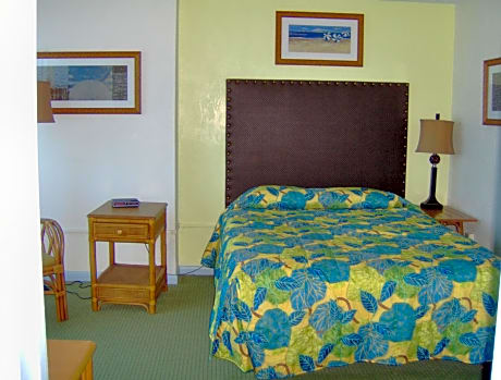 Deluxe One-Bedroom Suite with Partial Ocean View