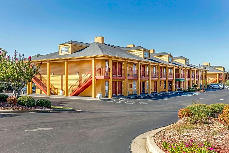 Quality Inn Bessemer I-20 exit 108