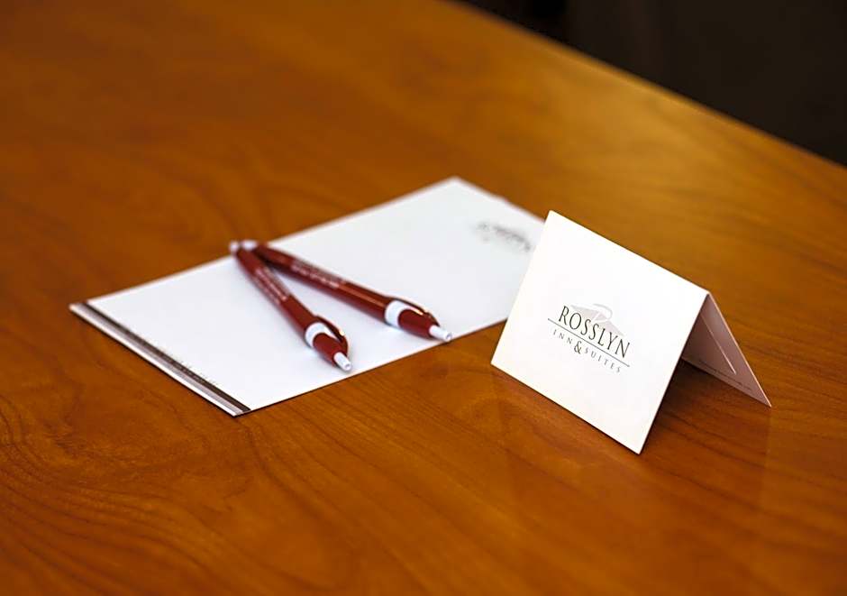 Rosslyn Inn & Suites