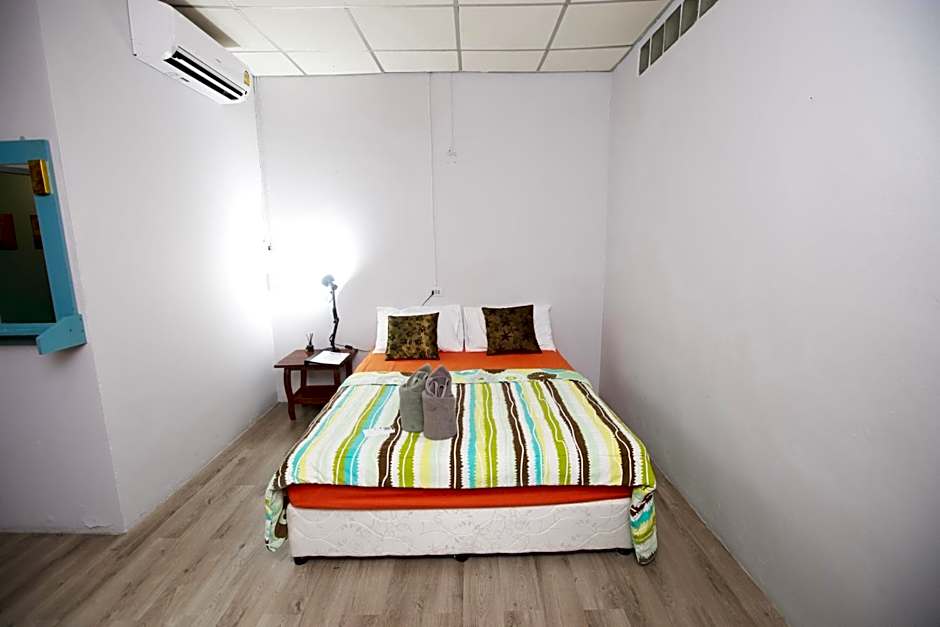 Holiday Phangan - Hostel & Bar