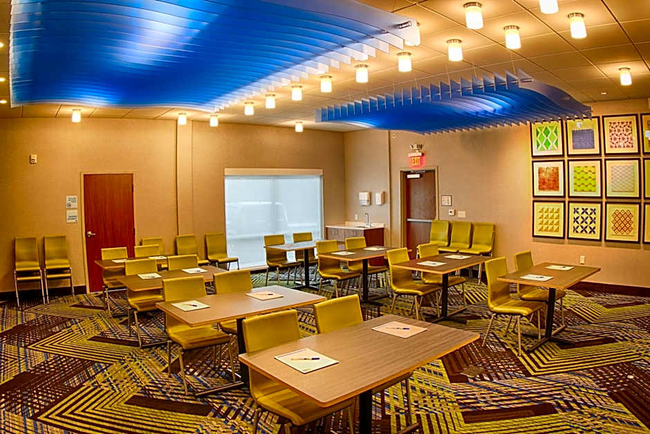 Holiday Inn Express & Suites Detroit Northwest - Livonia By IHG