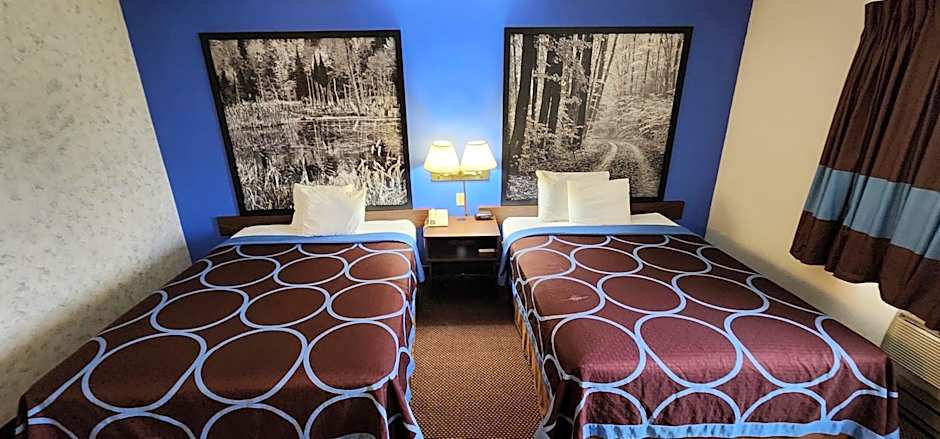 Hotel Iron Mountain Inn & Suites