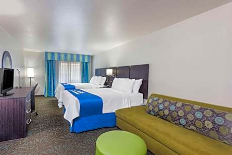 Queen Studio Suite with Two Queen Beds - Non-Smoking (No Pets Allowed)