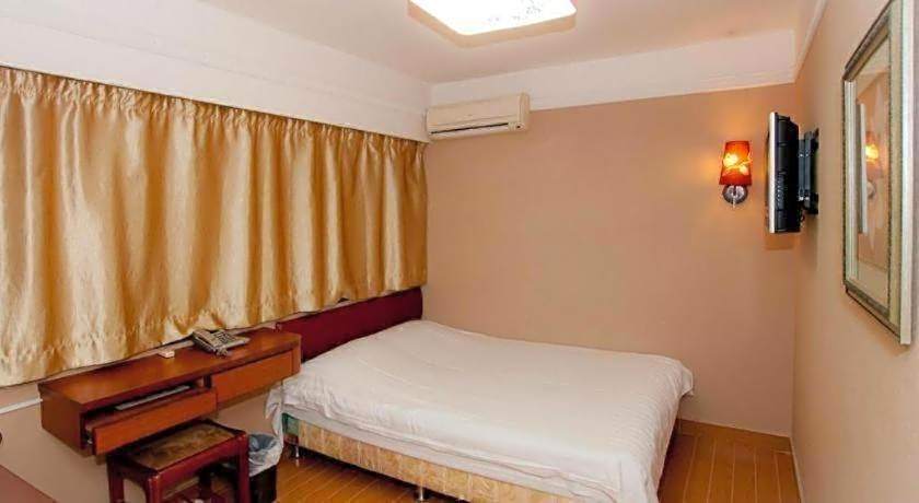 Holiday Hotel