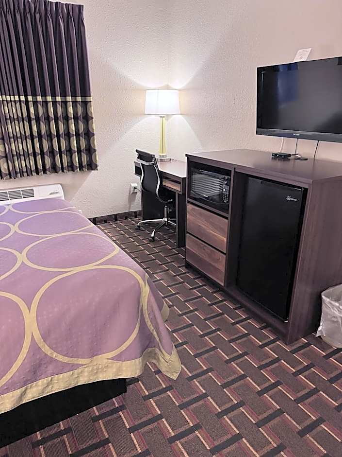 Super 8 by Wyndham Valparaiso