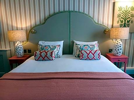 King Suite - Non-Smoking