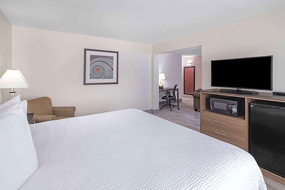 Ramada by Wyndham Hendersonville