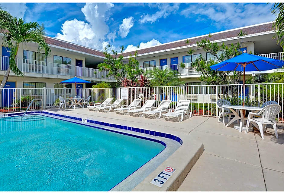 Motel 6 Dania Beach, FL
