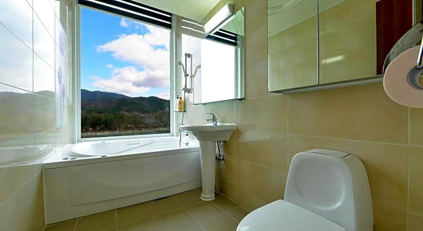 Moonlight Blue Pension