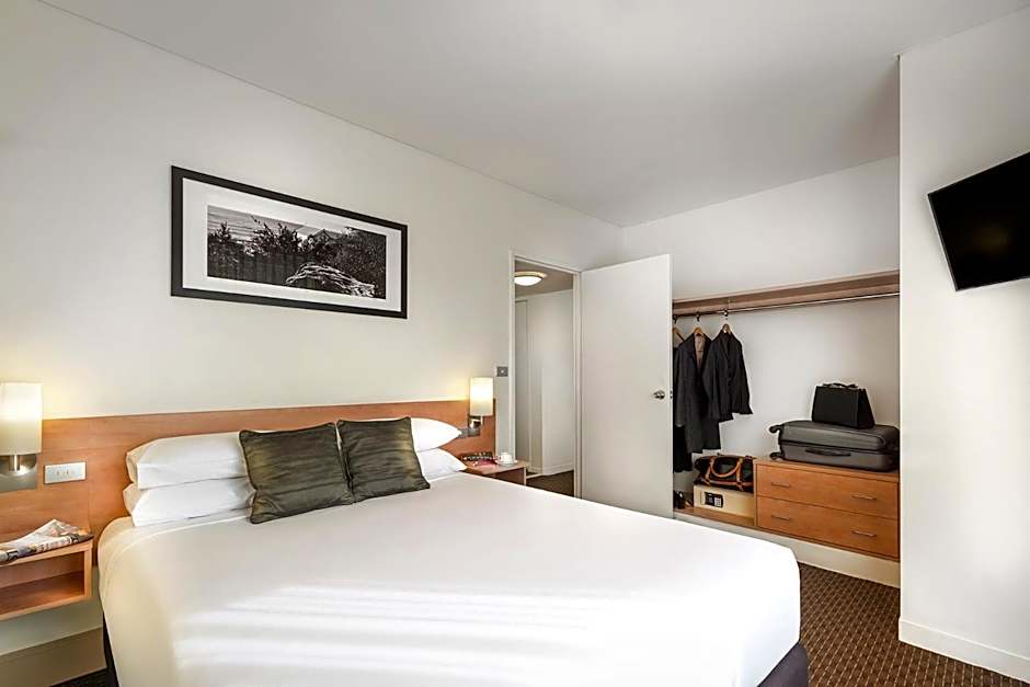 ibis Melbourne Hotel and Apartments