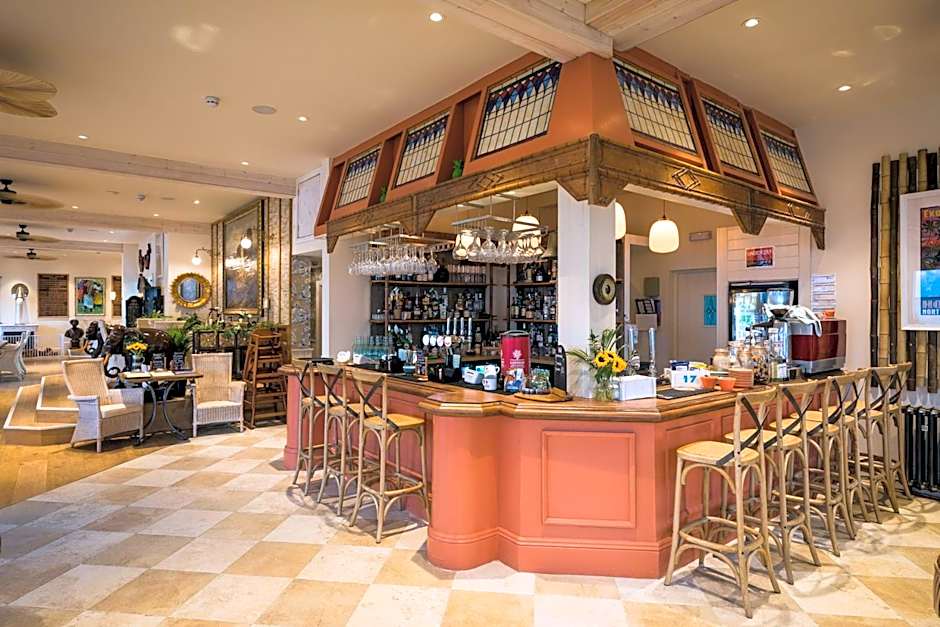 Tolcarne Beach Colonial Restaurant and Rooms