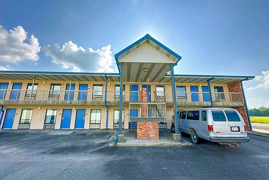 Hahira Inn By OYO near Valdosta