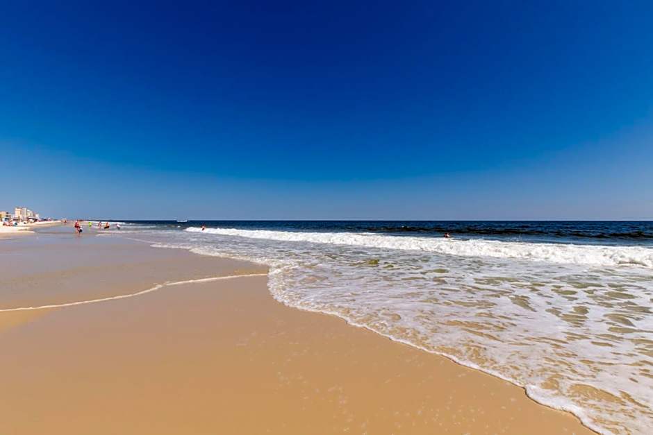 Crystal Shores West 202