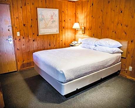 Queen Room - Pet Friendly