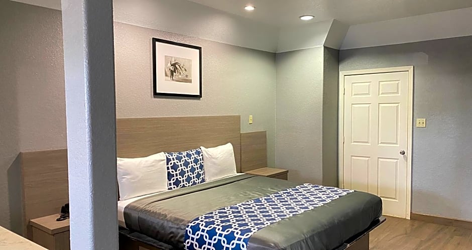 Island Suites Hobby Airport