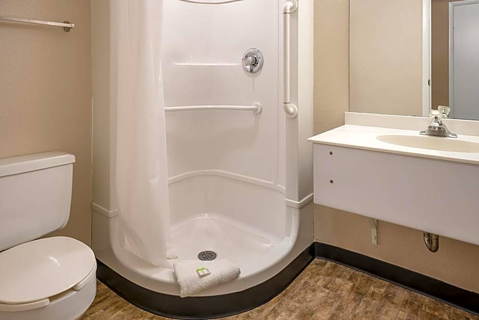 Knights Inn Grand Rapids East