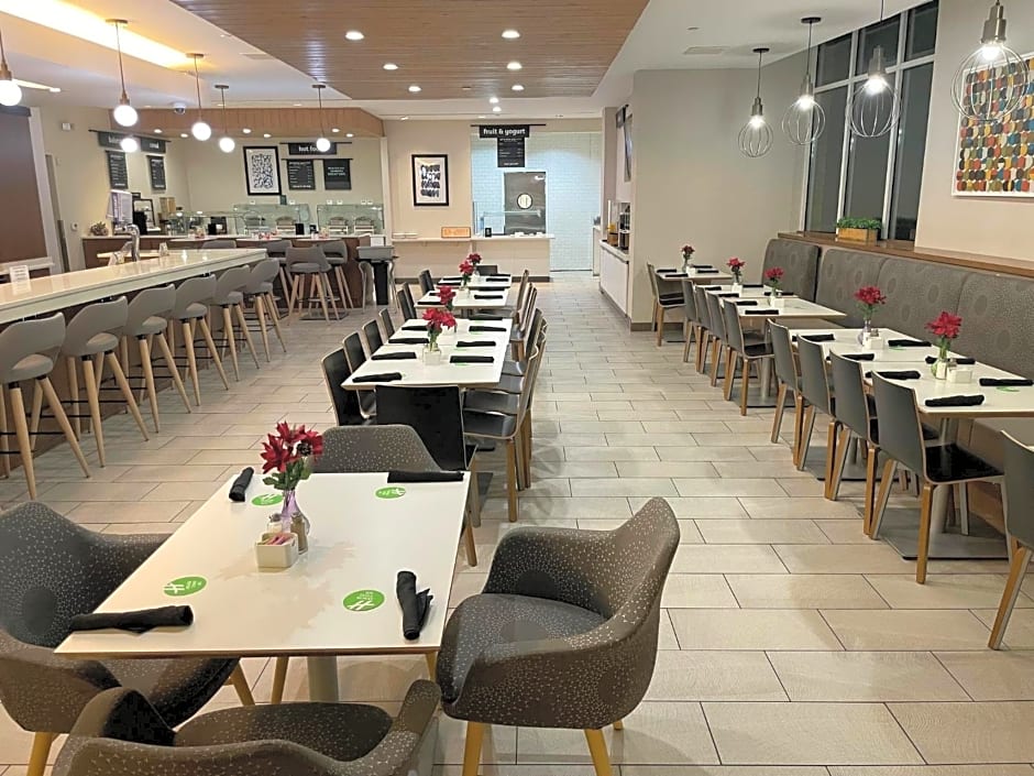 Holiday Inn Atlanta-Gas South Arena Area, an IHG Hotel By IHG