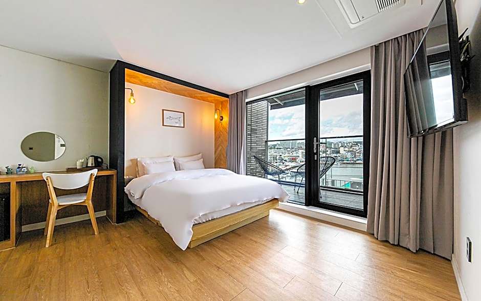 Tongyeong Hangnam Brown Dot