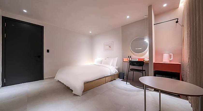 Croissant Hotel Guri by Anook