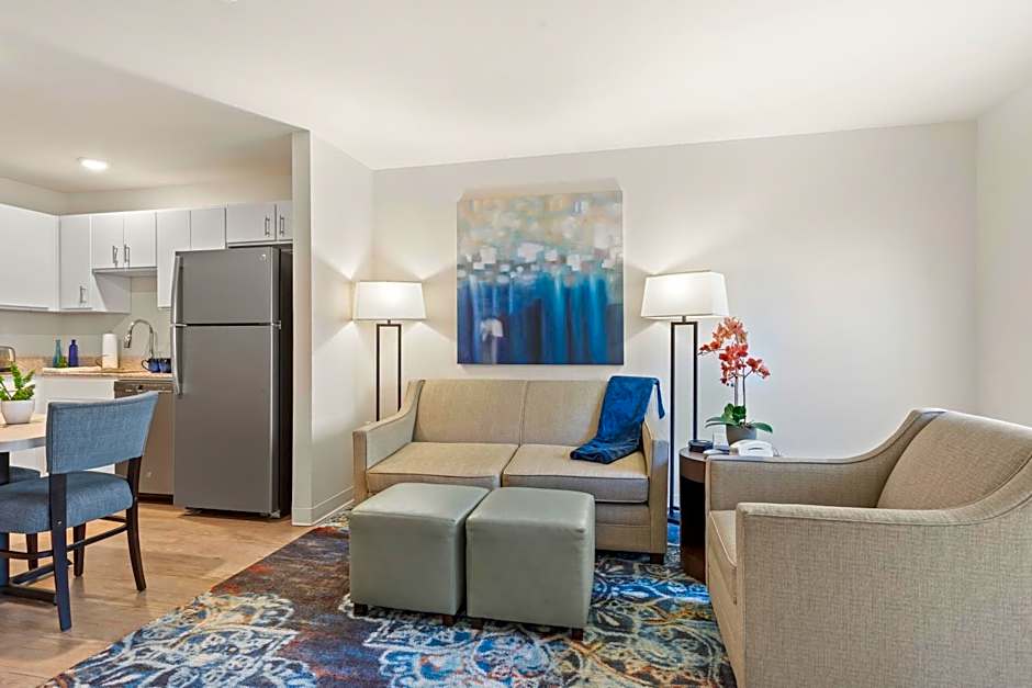 WaterWalk Extended Stay by Wyndham Kansas City - Overland Pk