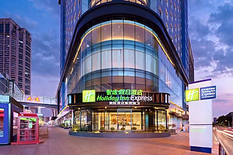 Holiday Inn Express City Centre Dalian By IHG
