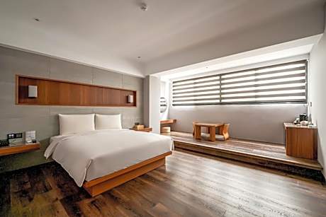 Deluxe Double Room with Bathtub